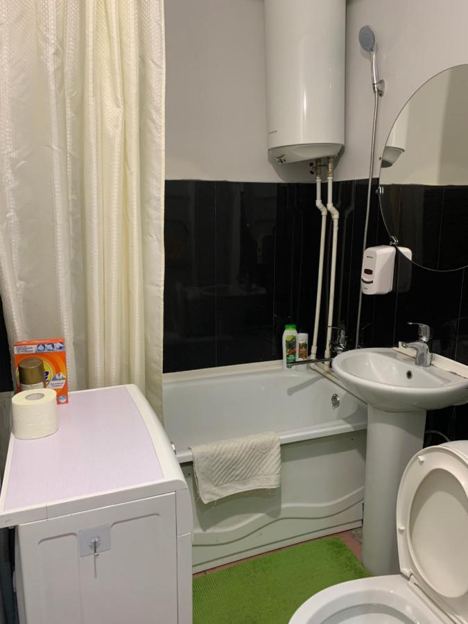 Уютная Квартира В Центре По Ул Гоголя Karagandy Екстериор снимка